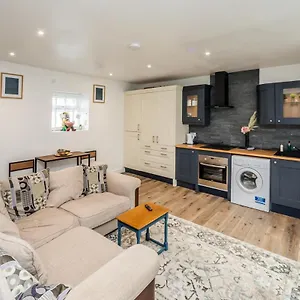 The Cosey Tucked-away 2 Or 3 Bedroom Options Holiday home